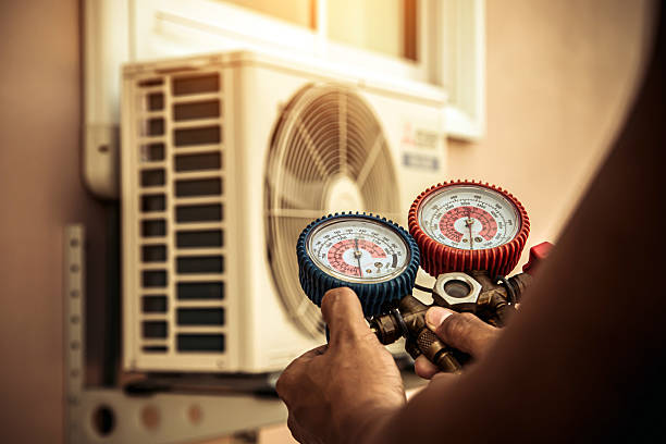 Professional Ac Installation technician working in Germantown, IL